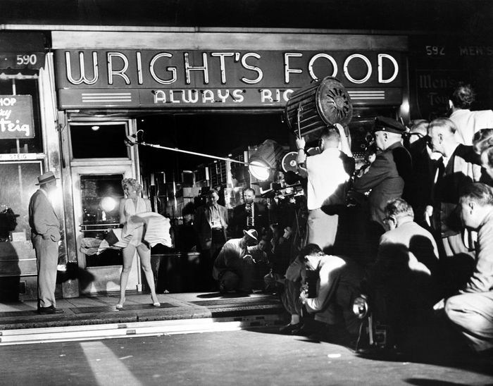 Part-of-the-boisterous-crowd-during-the-filming-of-Marilyns-iconic-billowing-skirt-scene-from-The-Seven-Year-Itch-on-the-night-of-Sept.-15-1954.